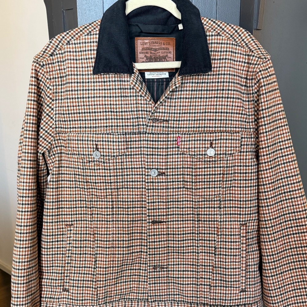 Levi's® Premium PLAID LINED VINTAGE FIT TRUCKER JACKET – NEVER BEEN WORN